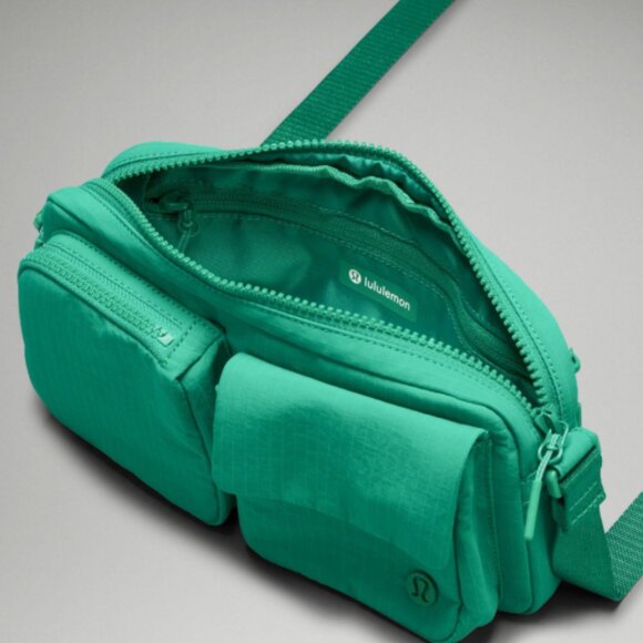 Lululemon NWOT Multipocket Cross Body - Picture 2 of 7